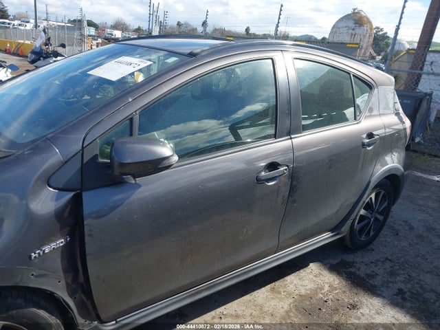 JTDKDTB32J1604179 Toyota Prius C One