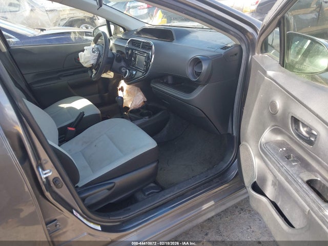 JTDKDTB32J1604179 Toyota Prius C One
