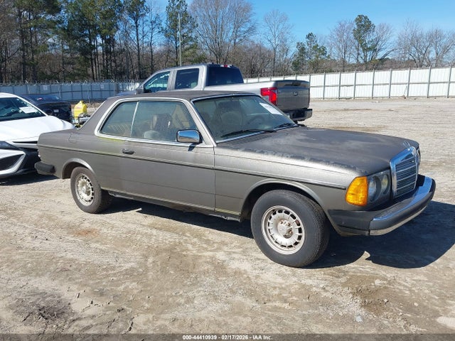 1984 MERCEDES-BENZ 300 WDBAB53A3EA141757