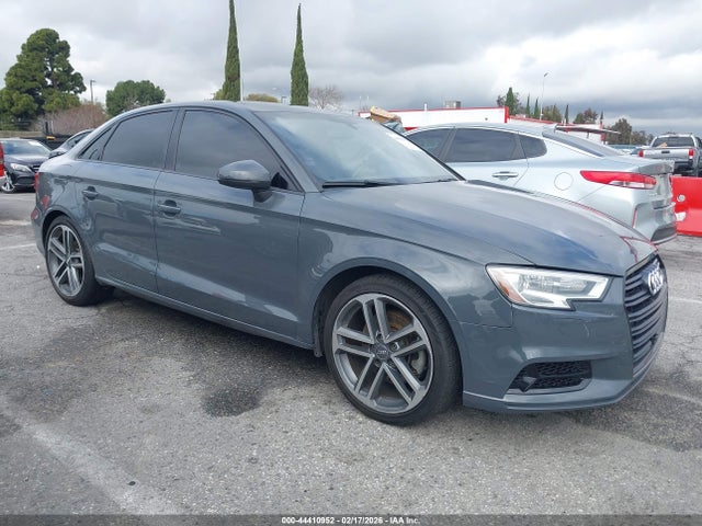 2017 AUDI A3 WAUAUGFF1H1033914 Photo 0
