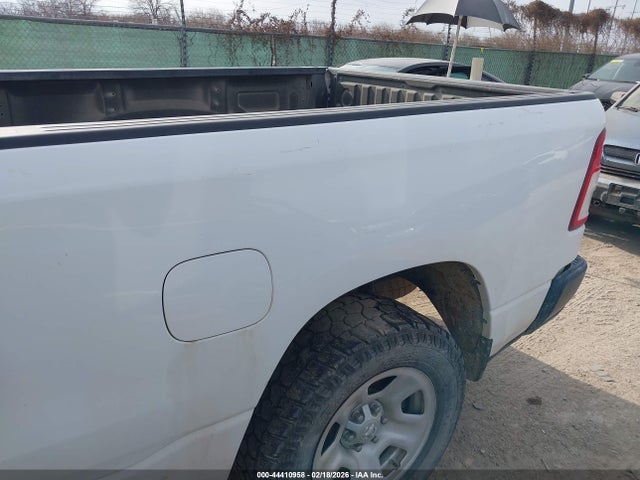 1C6SRFCT7NN283411 RAM 1500 Tradesman 4x4 6&#039;4 Box