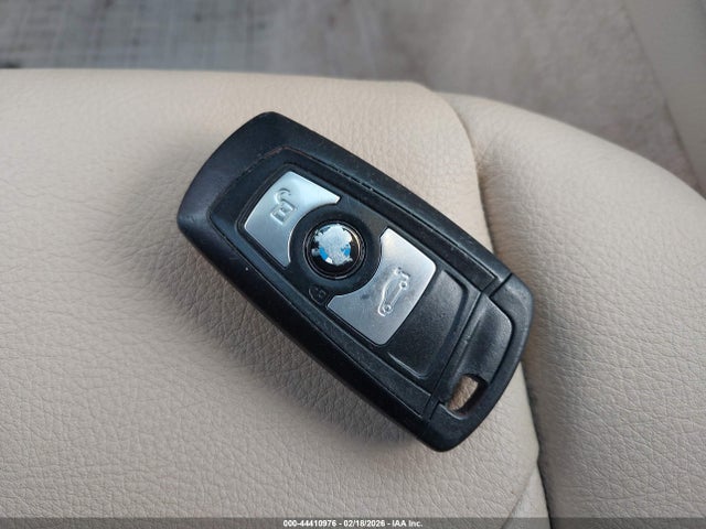44410976 :رقم المزاد ، WBA3C3G54ENR25301 vin ، 2014 Bmw 320i Xdrive مزاد بيع