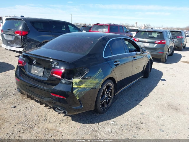 2021 MERCEDES-BENZ AMG A 35 W1K3G5BB5MJ258489 Photo 3