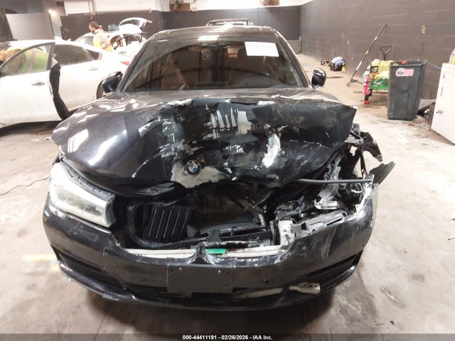 44411191 :رقم المزاد ، WBA7F2C57JB238818 vin ، 2018 Bmw Alpina B7 Xdrive مزاد بيع