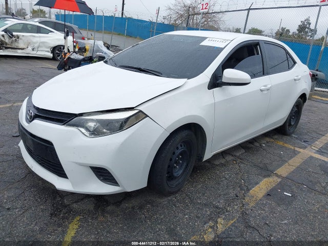 Toyota COROLLA LE 2015 5YFBURHE2FP294405 Image 2