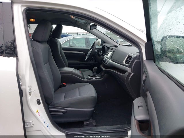 Toyota Highlander Hybrid Le 2019 5TDBGRFH0KS062715 Image 18