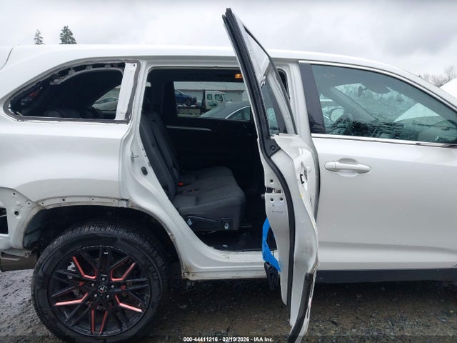 Toyota Highlander Hybrid Le 2019 5TDBGRFH0KS062715 Image 8