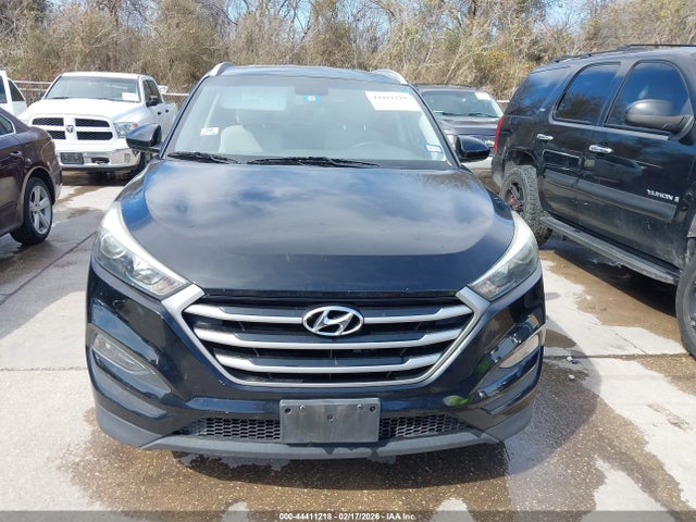 44411218 :رقم المزاد ، KM8J33A40JU790999 vin ، 2018 Hyundai Tucson Sel مزاد بيع