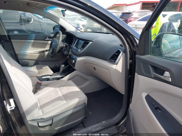 44411218 :رقم المزاد ، KM8J33A40JU790999 vin ، 2018 Hyundai Tucson Sel مزاد بيع