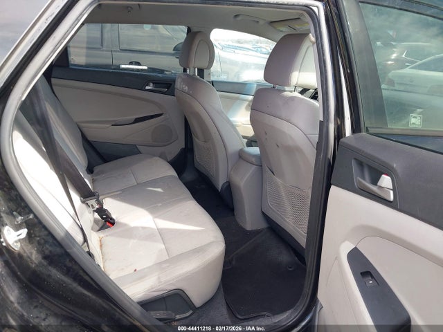 44411218 :رقم المزاد ، KM8J33A40JU790999 vin ، 2018 Hyundai Tucson Sel مزاد بيع