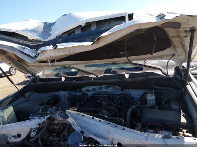 5TFUW5F12HX658306 Toyota Tundra Sr5 5.7l V8