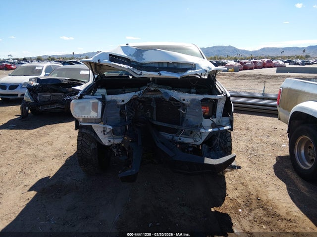 5TFUW5F12HX658306 Toyota Tundra Sr5 5.7l V8