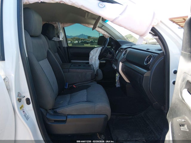 5TFUW5F12HX658306 Toyota Tundra Sr5 5.7l V8