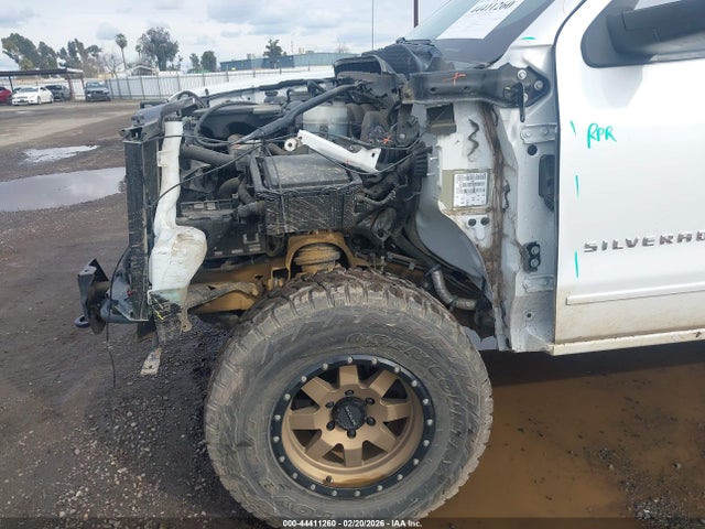 3GCUKREC0JG423290 Chevrolet Silverado 1500 2lt