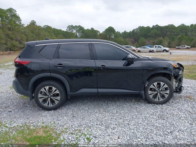 5N1AT3BA4MC827812 Nissan Rogue Sv Fwd