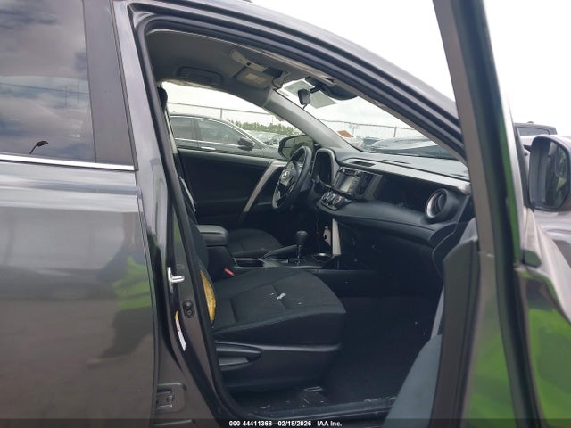 Toyota RAV4 LE 2018 JTMZFREV1JJ187484 Image 5