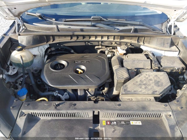 KM8J23A42HU461671 Hyundai TUCSON SE