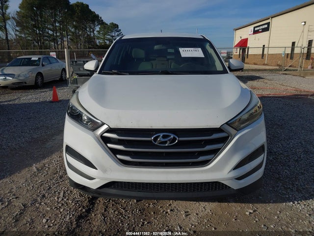 KM8J23A42HU461671 Hyundai TUCSON SE