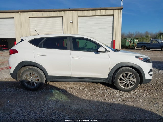 KM8J23A42HU461671 Hyundai TUCSON SE