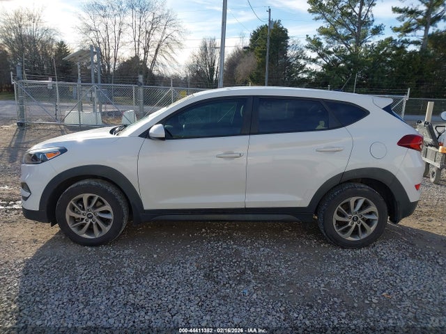 KM8J23A42HU461671 Hyundai TUCSON SE