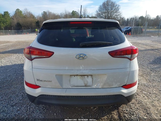 KM8J23A42HU461671 Hyundai TUCSON SE