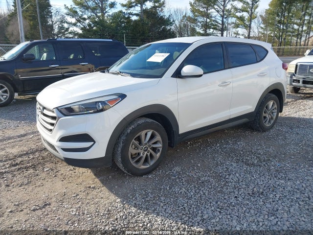 KM8J23A42HU461671 Hyundai TUCSON SE