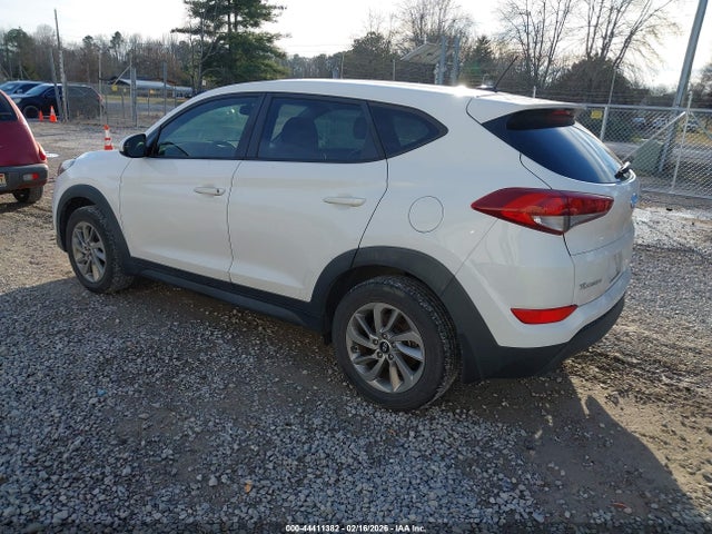 KM8J23A42HU461671 Hyundai TUCSON SE