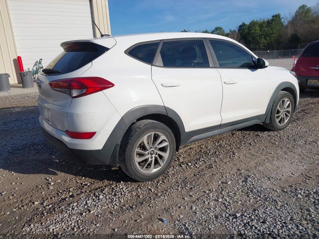 KM8J23A42HU461671 Hyundai TUCSON SE