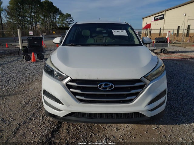 KM8J23A42HU461671 Hyundai TUCSON SE
