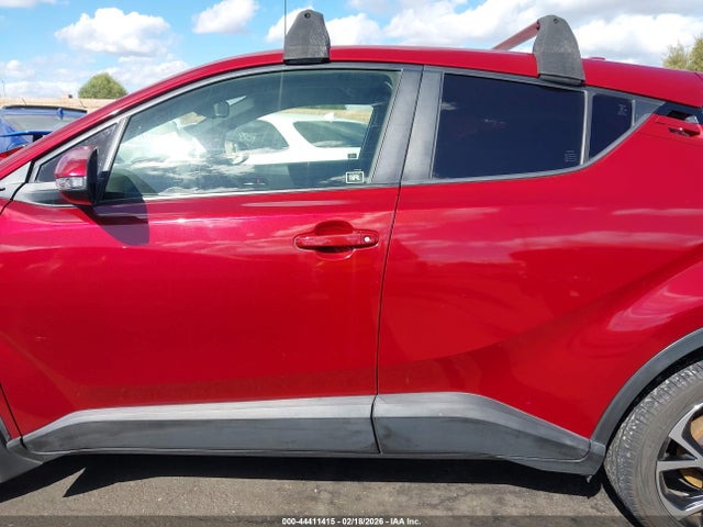 JTNKHMBX5J1001915 Toyota C-HR XLE