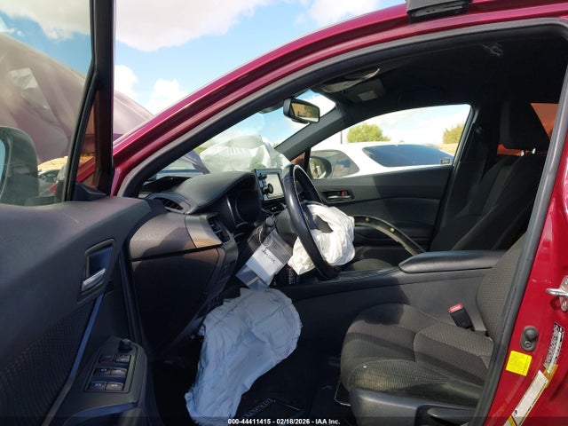 JTNKHMBX5J1001915 Toyota C-HR XLE