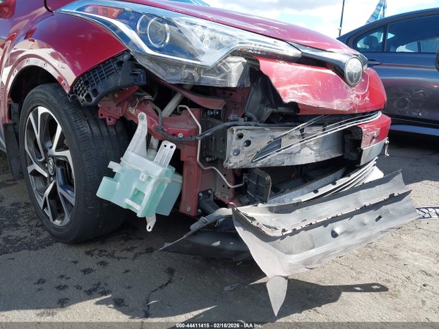 JTNKHMBX5J1001915 Toyota C-HR XLE