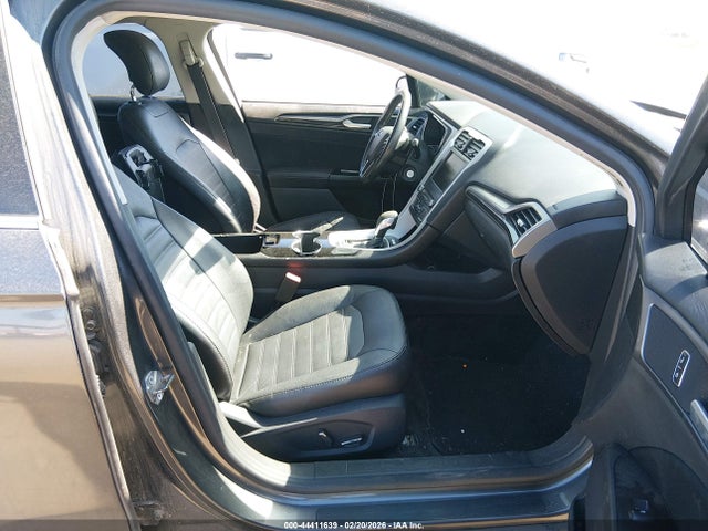 3FA6P0T9XGR206930 Ford FUSION SE