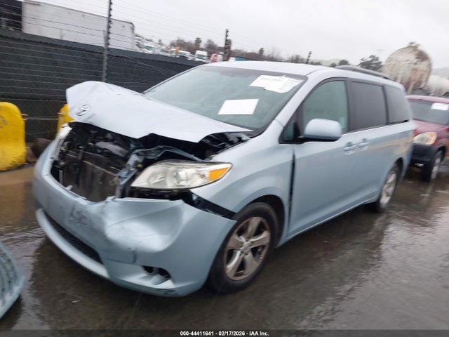 Toyota Sienna Le 8 Passenger 2016 5TDKK3DC5GS695575 Image 2