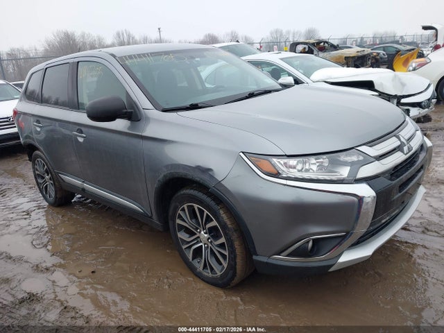 2017 MITSUBISHI OUTLANDER JA4AZ2A33HZ050620 Photo 0