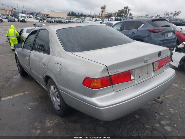 2001 TOYOTA CAMRY 4T1BG22K81U101923 Photo 2