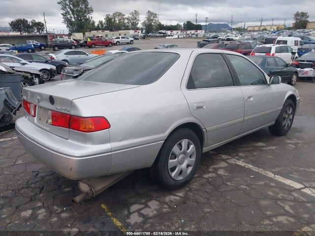 2001 TOYOTA CAMRY 4T1BG22K81U101923 Photo 3