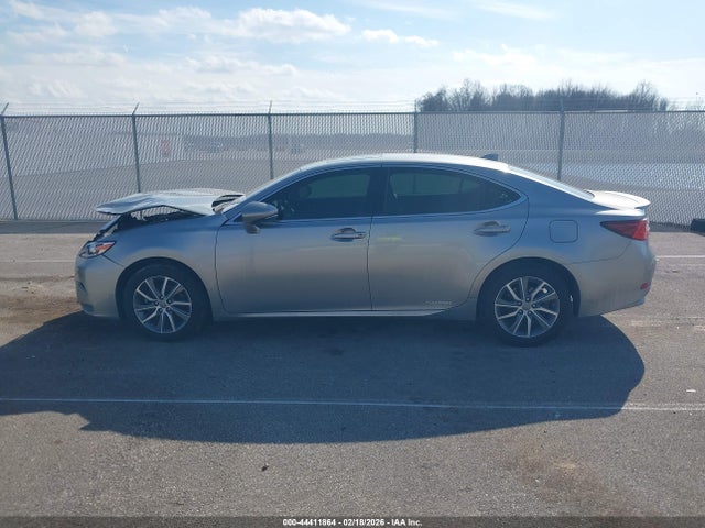 44411864 :رقم المزاد ، JTHBW1GG6H2134378 vin ، 2017 Lexus Es 300h مزاد بيع