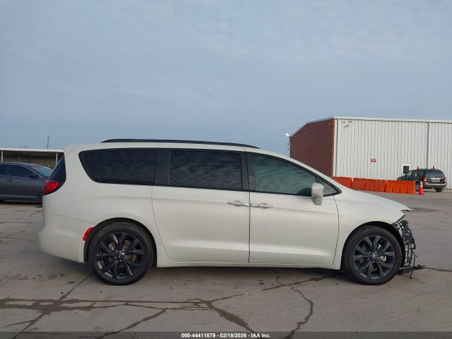2020 Chrysler Pacifica Touring L Plus მანქანა იყიდება აუქციონზე, vin: 2C4RC1EG4LR149404, აუქციონის ნომერი: 44411879