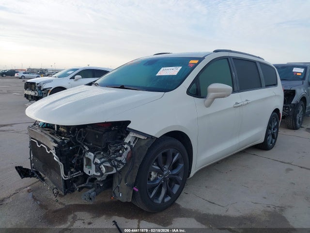 2020 Chrysler Pacifica Touring L Plus მანქანა იყიდება აუქციონზე, vin: 2C4RC1EG4LR149404, აუქციონის ნომერი: 44411879