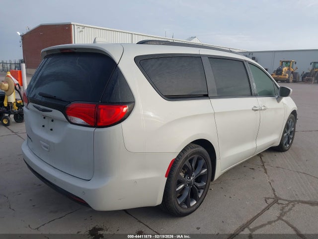 2020 Chrysler Pacifica Touring L Plus მანქანა იყიდება აუქციონზე, vin: 2C4RC1EG4LR149404, აუქციონის ნომერი: 44411879