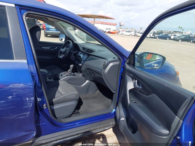 44412088 :رقم المزاد ، KNMAT2MVXHP595035 vin ، 2017 Nissan Rogue Sv مزاد بيع
