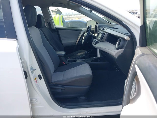 Toyota RAV4 LE 2015 JTMZFREV1FJ048723 Image 5
