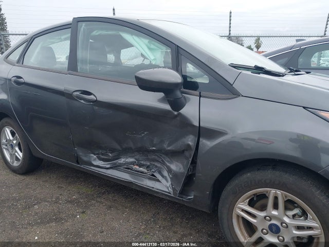3FADP4BJ2KM135769 Ford FIESTA SE