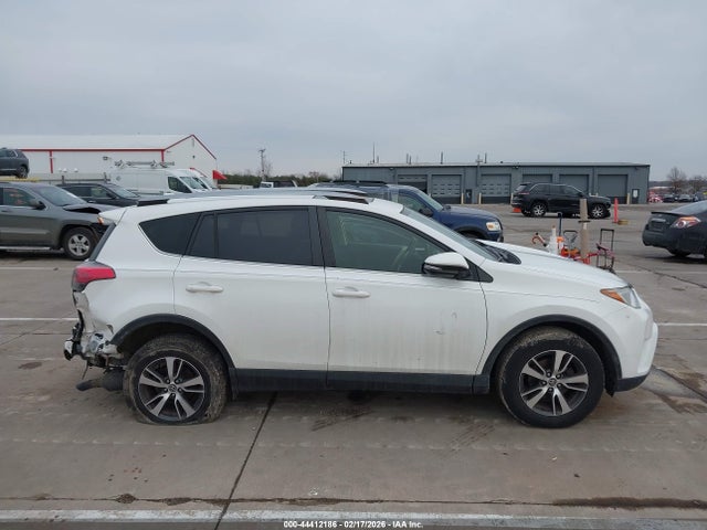JTMRFREVXJJ724577 Toyota Rav4 Xle