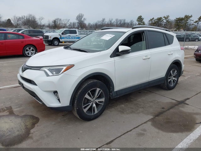 JTMRFREVXJJ724577 Toyota Rav4 Xle