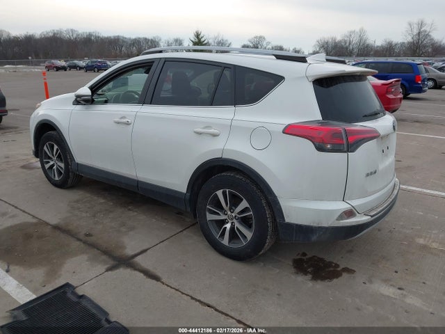 JTMRFREVXJJ724577 Toyota Rav4 Xle