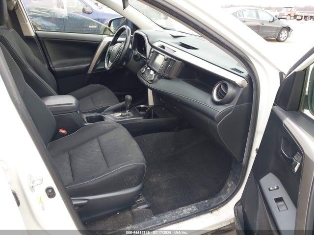 JTMRFREVXJJ724577 Toyota Rav4 Xle