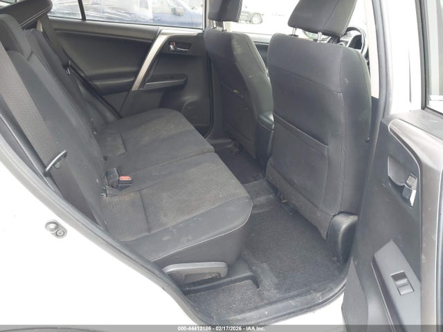 JTMRFREVXJJ724577 Toyota Rav4 Xle