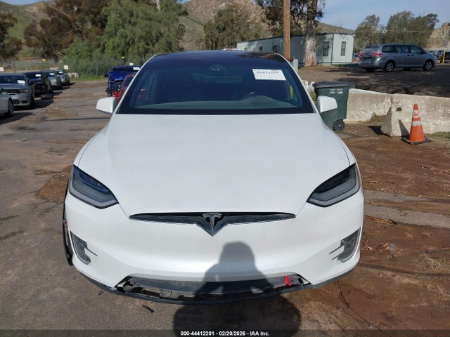 Продажа на аукционе авто 2020 Tesla Model X, vin: 5YJXCDE22LF261093, номер лота: 44412201